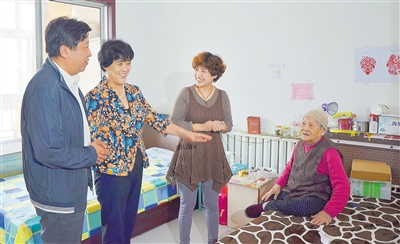 青島酒廠：關愛孤殘老人