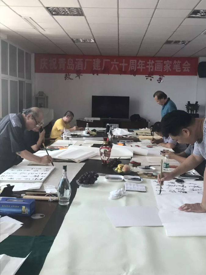 揮毫潑墨，描摹天地之美；筆走龍蛇，書寫南阜文化